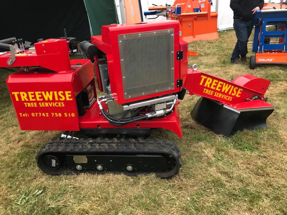 FSI D30 tracked stump grinder